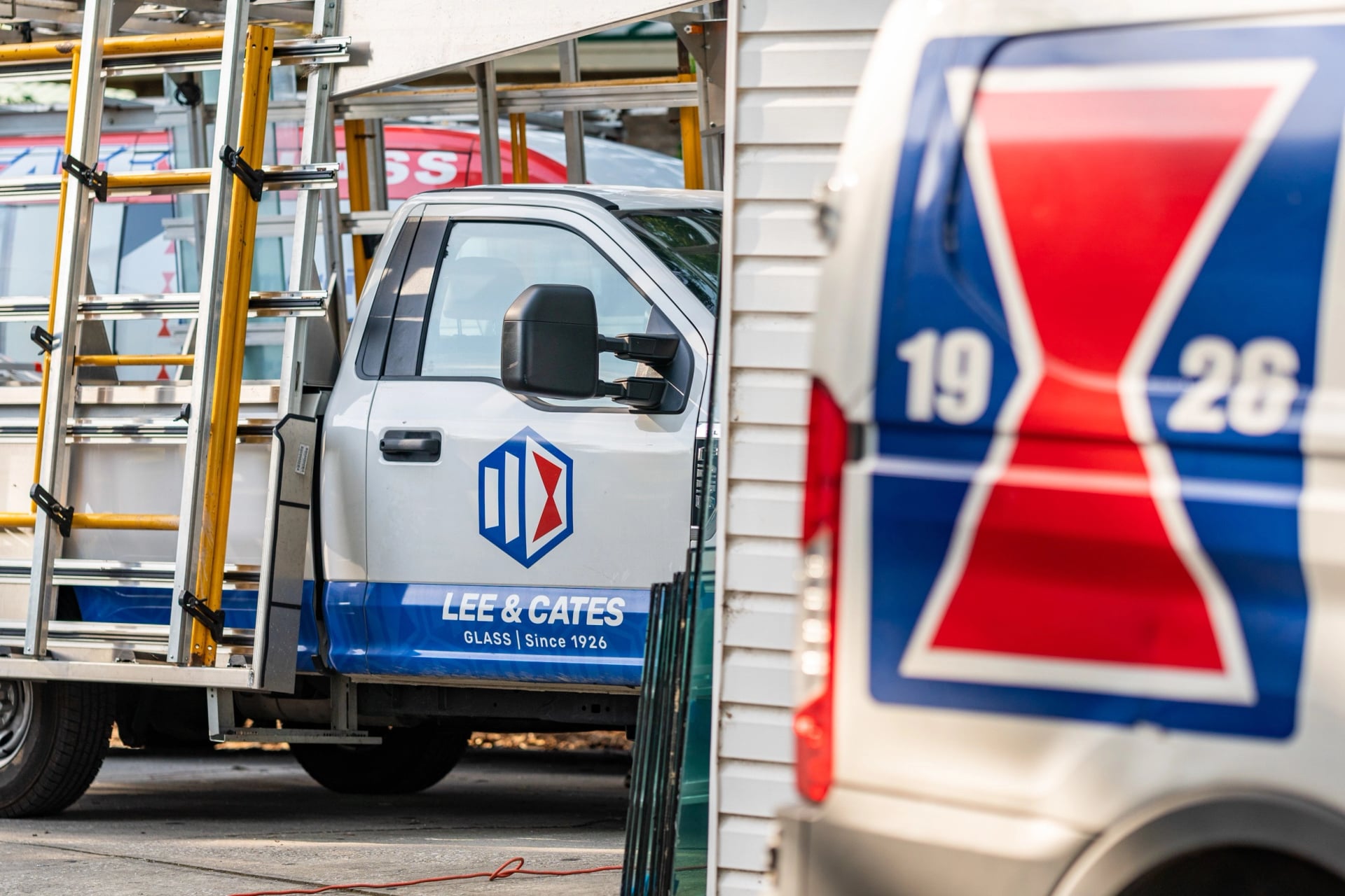 lee & cates glass banner