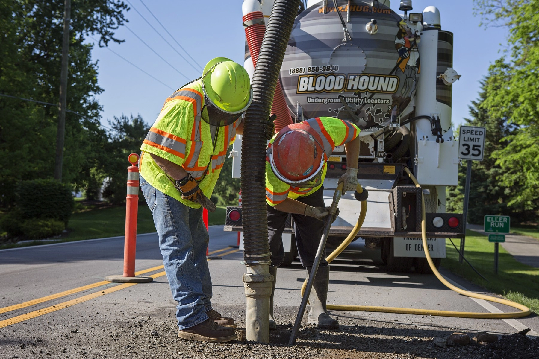 Blood Hound Underground Utility Locators banner